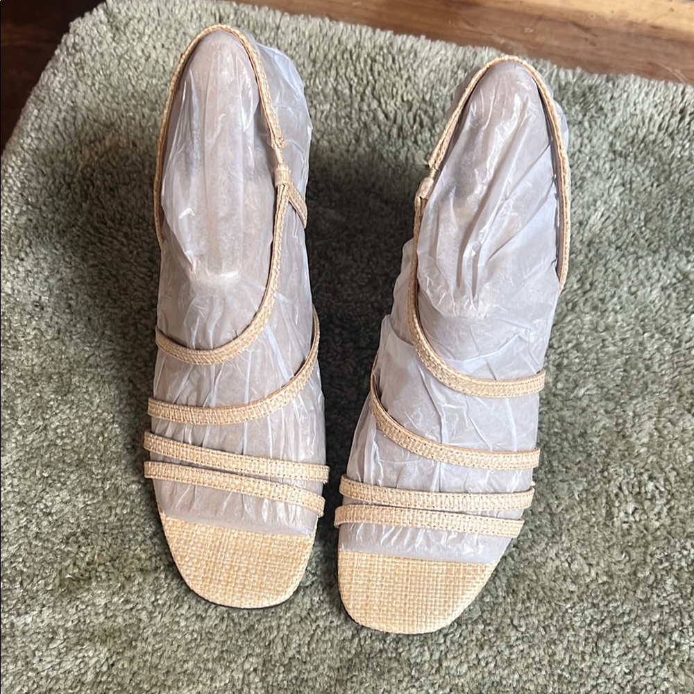 Women’s size 6M natural heel sandals